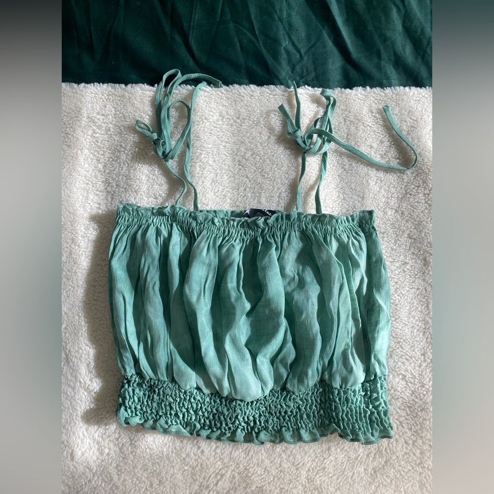 Lulu's green crop top